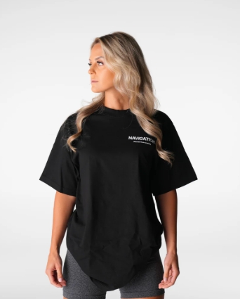 NVGTN T-Shirt og Jeans: Den Ultimate Kombinasjonen for Moderne Motebevisste